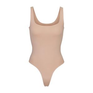 SKIMS ESSENTIAL SCOOP NECK BODYSUIT